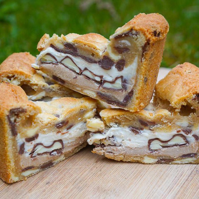Kinder cookie pie slices